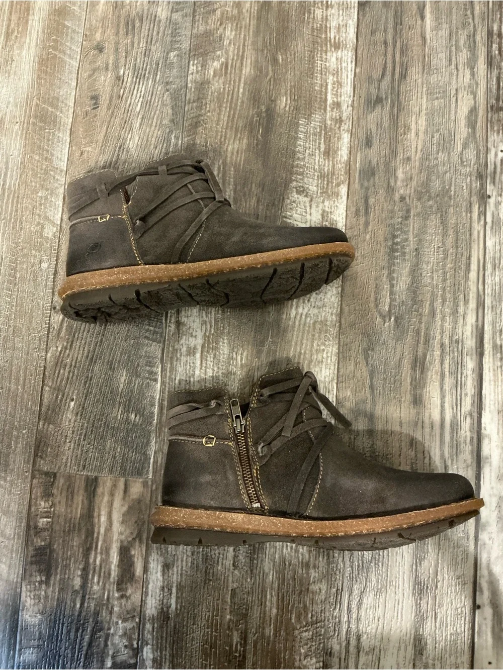 Born Women’s Gray Suede Chukka Boots Size 8